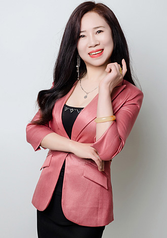 Gorgeous profiles only: member Mingxiu